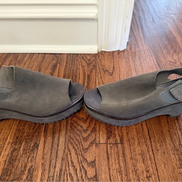 Size 39 Pedro Garcia Gray Suede Wedge Sandals